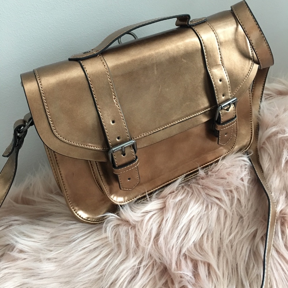 BCBG bronze metallic cross body bag 💼